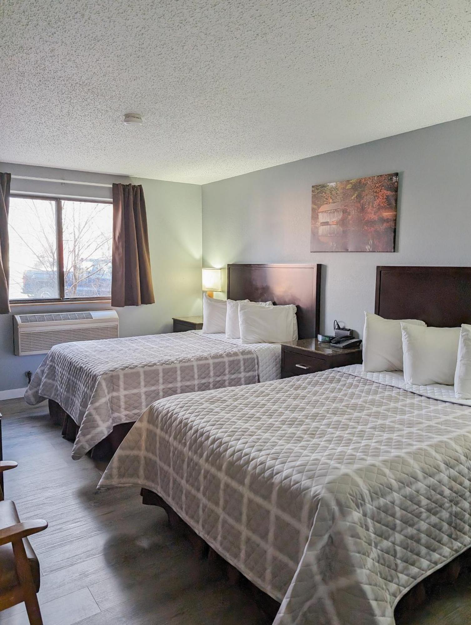 The Covered Bridge Inn Brattleboro Extérieur photo