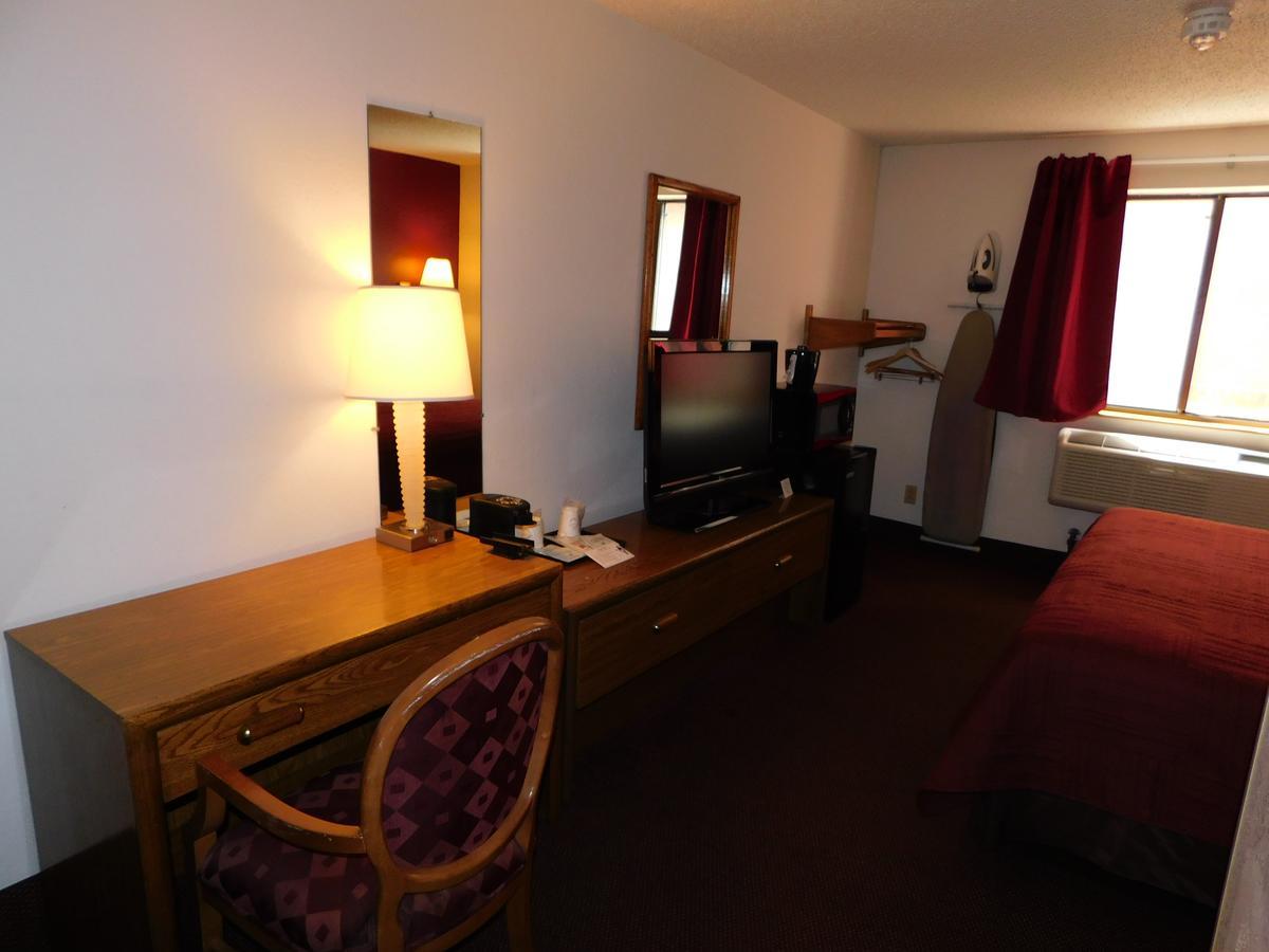 The Covered Bridge Inn Brattleboro Extérieur photo