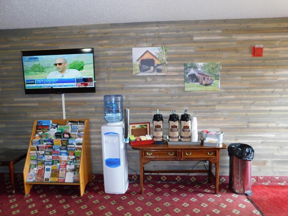 The Covered Bridge Inn Brattleboro Extérieur photo