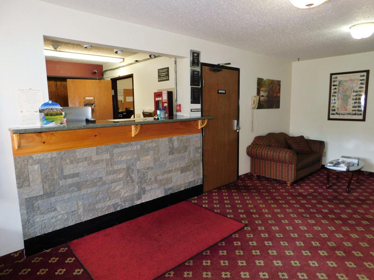 The Covered Bridge Inn Brattleboro Extérieur photo